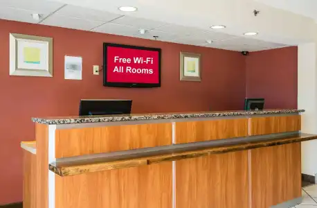 Red Roof Inn Laredo - 14