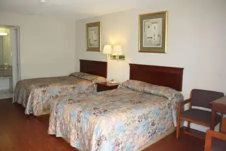 Gateway Inn Savannah - 1