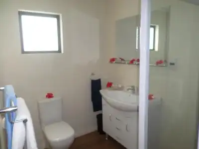 Hillside Retreat - 8