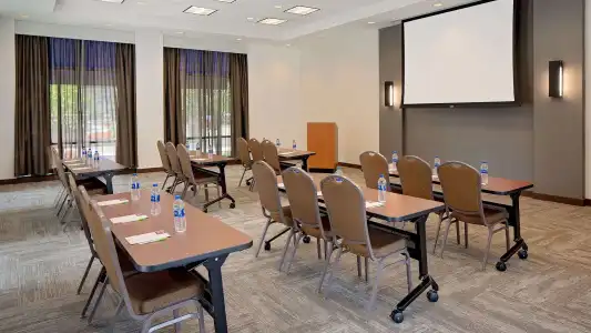 Hyatt Place Pittsburgh-North Shore - 11