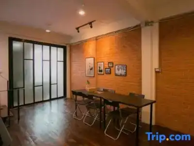 Chedi View Hostel & Rooftop Bar - 38