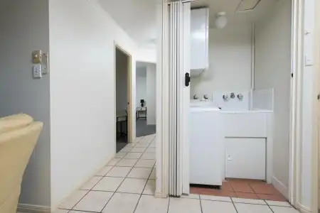 Alexander Beachfront Apartments - 6