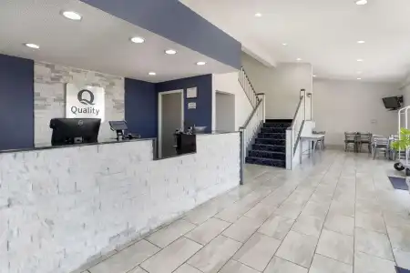 Quality Inn & Suites Bloomington University Area - 1