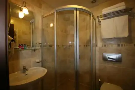 Peninsula Grand - 8