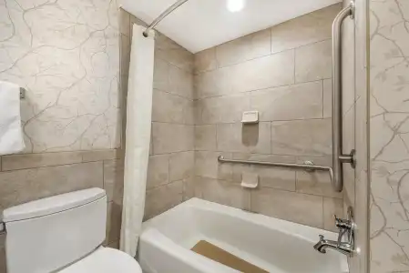 Best Western Plus Silver Saddle Inn - 76