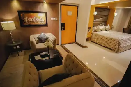 Peninsula Grand - 35