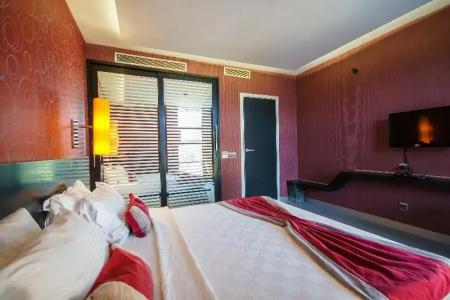 Vernazza Suites - 61