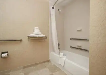Hampton Inn Laredo - 32
