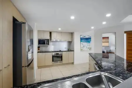 Rolling Surf Resort - 170