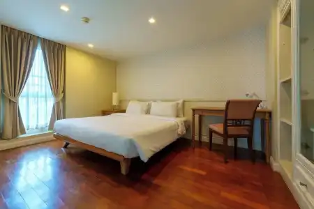 Sabai Sathorn - 80