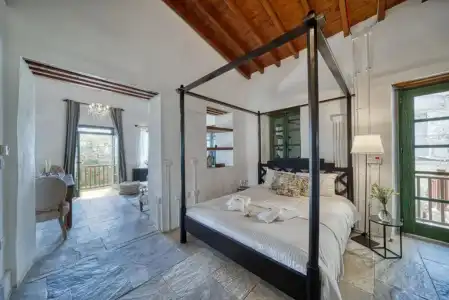 Oinou Strata - Adults Only - 93