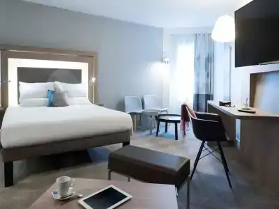 Novotel Chateau De Versailles - 7