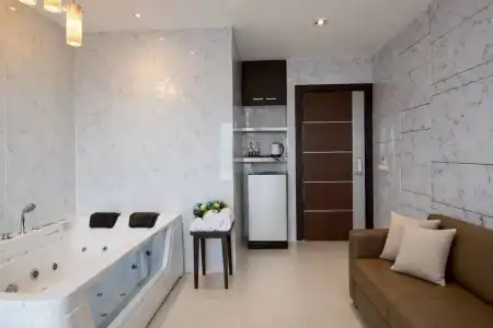 Sky Dome Resotel - 76