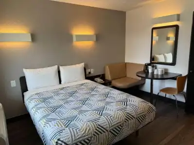 Studio 6 Suites Las Vegas, NV – Tropicana - 89