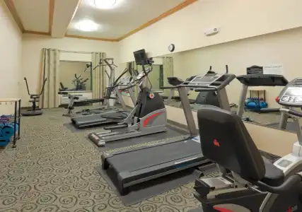Holiday Inn Express and Suites Bakersfield Central by IHG - 16