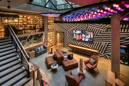 Moxy San Diego Downtown/Gaslamp Quarter - 10