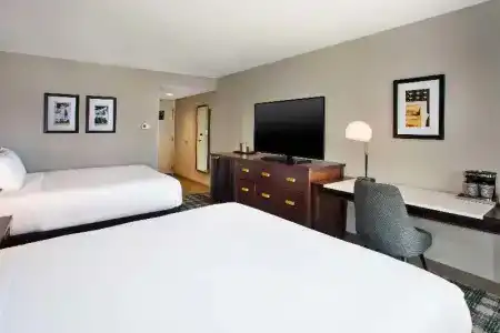 DoubleTree by Hilton - 64