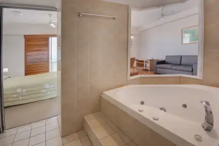 Rolling Surf Resort - 9