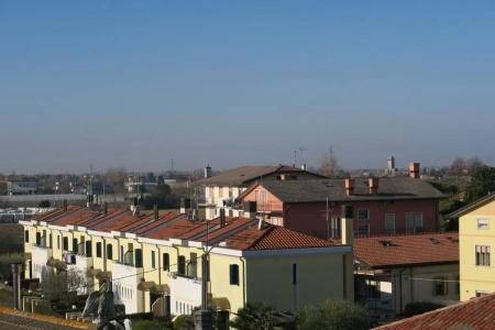 Laura - 22