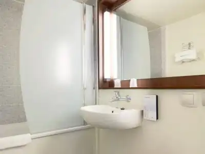 Campanile PRIME - Montpellier Est Le Millénaire - 44