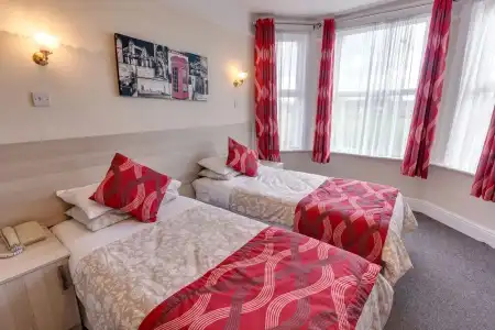 Sportsview Guest House - 23