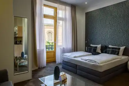 Karoly Corner Residences - 42