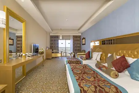 Royal Holiday Palace - 4