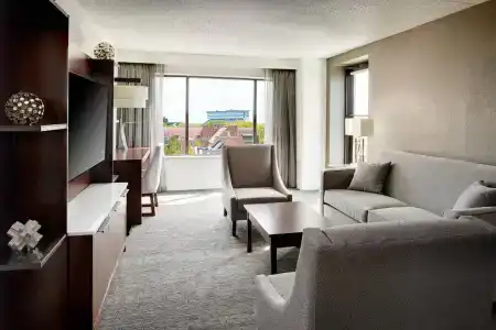 Marriott East Lansing at University Place - 41