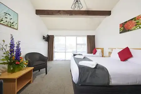 Cobblestone Court Motel – Wenzel Motels - 95