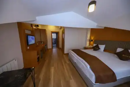 Ruby Royal - 5