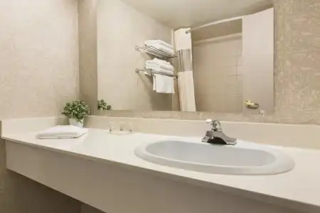 Days Inn by Wyndham Ottawa Airport - 22