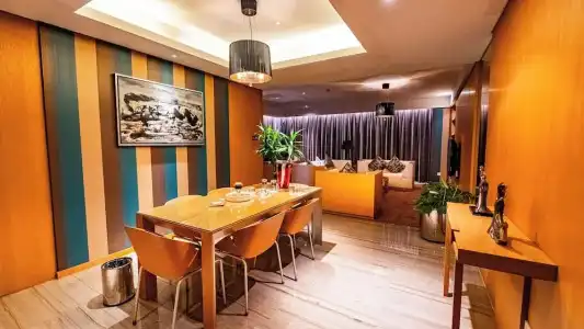 Luoyang Christian's - 100