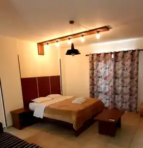 Lakis Court - 25