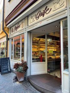 La Flamme Wertheim Garni - 9