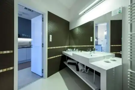 Karoly Corner Residences - 95