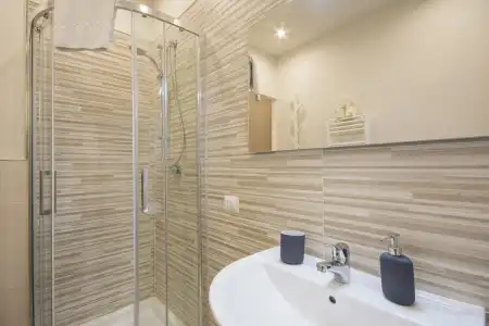 Regis Condo - 155