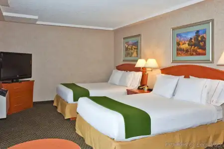 Holiday Inn Express & Suites Calgary by IHG - 6