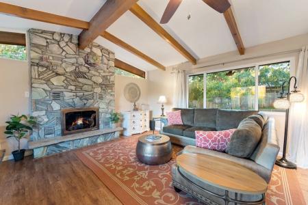 Lantern Light Inn - Romantic Getaway - 86