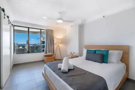 Surfers Century Oceanside Apartments - 209