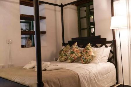 Oinou Strata - Adults Only - 2