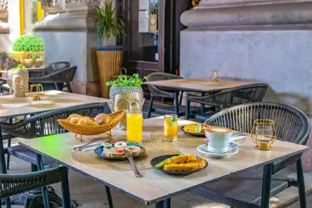 Andrassy Thai - 13