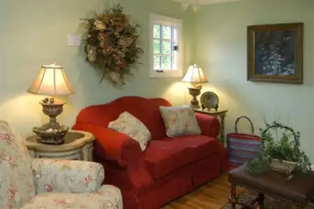 Hillwinds Inn - 9
