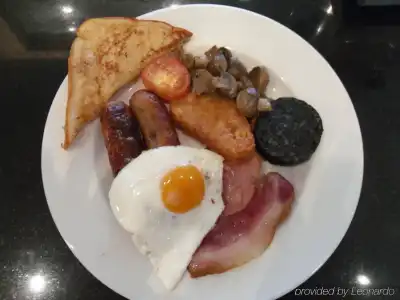 Holiday Inn Manchester West by IHG - 10