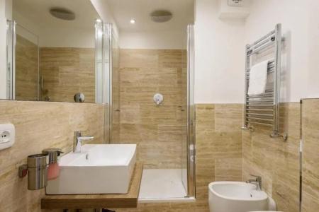 Regis Condo - 126