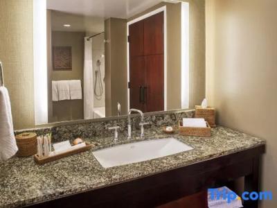 Hilton Hawaiian Village Waikiki Beach Resort - 390