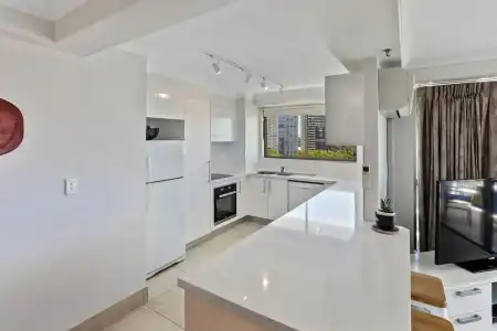 Gemini Court Holiday Apartments - 200