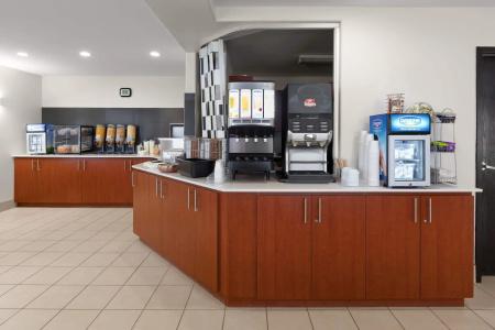 Super 8 by Wyndham Trois-Rivieres - 24
