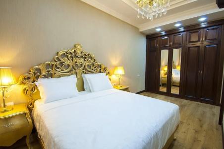 Monday Royal Apart - 310
