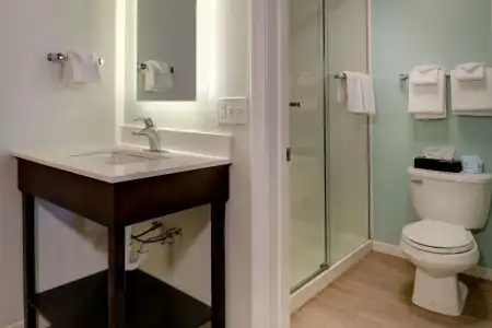 Quality Inn & Suites Lincoln I-93 - 45