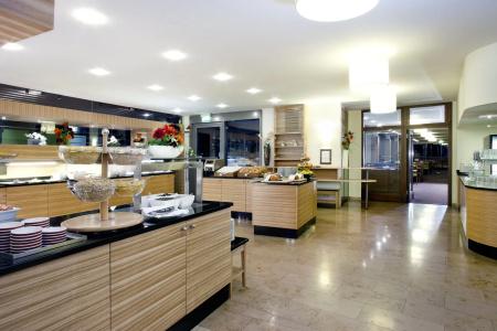 Grauer Bar - 12
